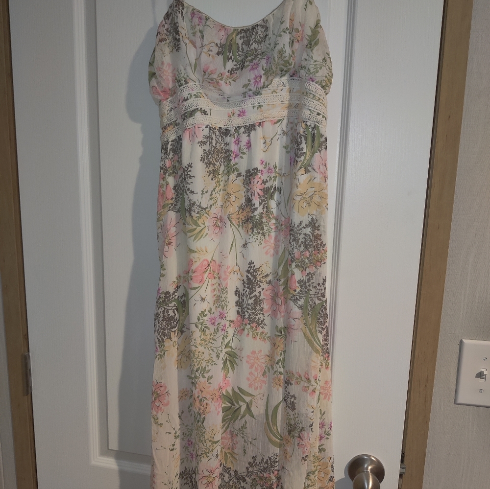 Dress - Picture 4 of 4